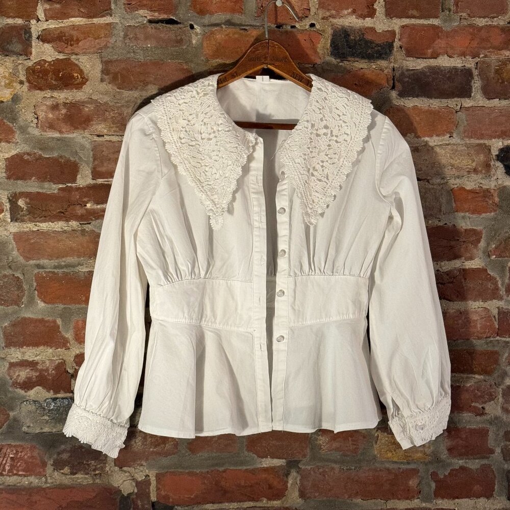 Paomo Fashion Size Small Cottagecore White Button-Up Spring Embroidered